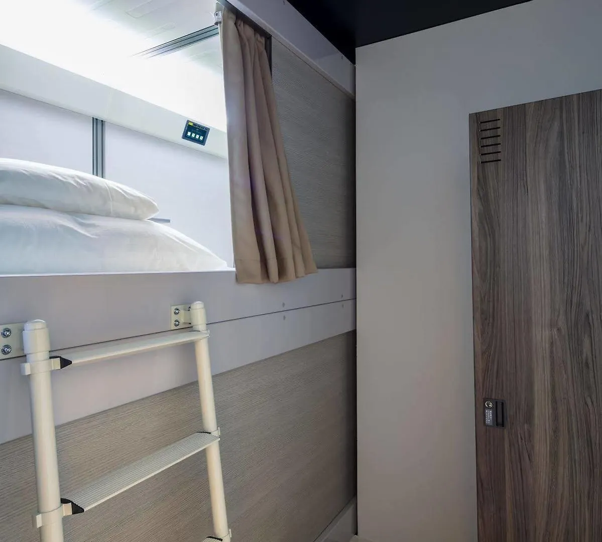 Capsule Resort Kyoto Square